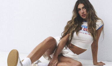 ФОТО. Жена нападающего сборной Украины впечатлила своей сексуальностью