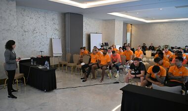 ФОТО. Монзуль побувала у гостях у донецького Шахтаря та провела лекцію