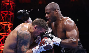 После поражения от Усика. Дюбуа уволил тренера, а потом вернул его обратно