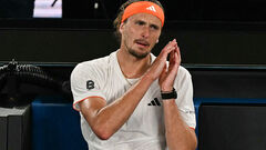 ВИДЕО. «Идите поспите». Зверев обматерил отца и брата в матче на Aus Open