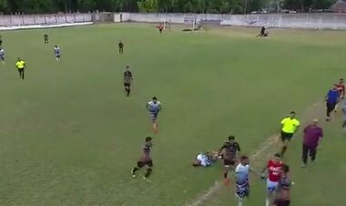 ВИДЕО. Самый страшный подкат в истории футбола привел к драке команд