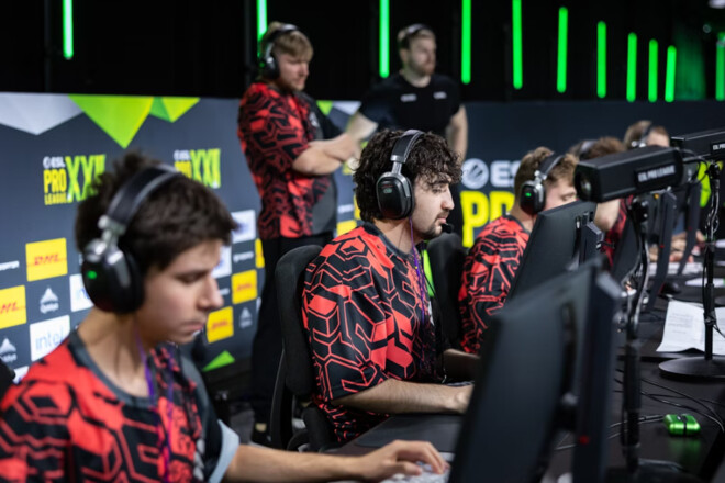 Украинцы проиграли россиянам в невероятной трехкартовой серии на EPL по CS2