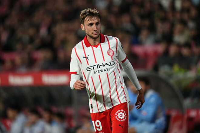 ФОТО. Эмоции Ваната после гола за Жирону. Празднует с фанами