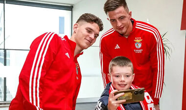 ФОТО. Трубін і Судаков зустрілися з дітьми з України на базі Бенфіки