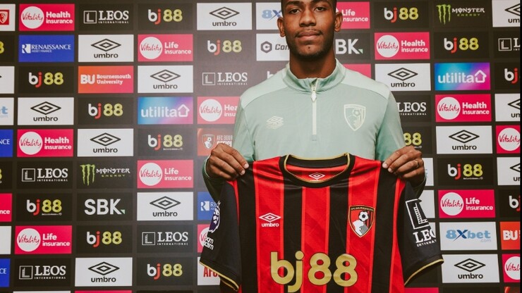 ОФИЦИАЛЬНО. С клаусулой 100 млн. Клуб АПЛ подписал вингера