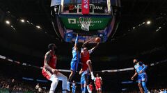 ВИДЕО. Эффектный данк спиной к кольцу от Уильямса. Топ-моменты дня в НБА