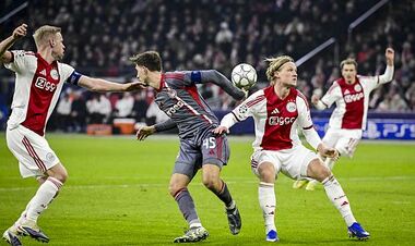 Аякс – Олімпіакос – 1:2. За що поставили пенальті? Відео голів та огляд