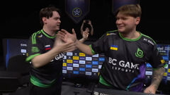 ФОТО. Радісний s1mple тисне руку росіянину після перемоги у Кракові