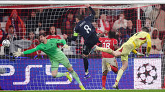 Трубин – пятый голкипер в истории с голом в ЛЧ. Кто забивал до украинца?