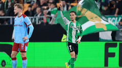 ВИДЕО. Шедевр: Антони оформил гол+ассист за тайм в матче Бетис – Фейеноорд