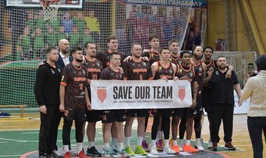 ВІДЕО. Гравці Кривбасу вийшли на матч Суперліги зі спеціальним банером