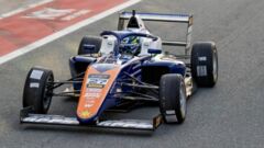 Украинский пилот завоевал первый ряд на старте гонок Формулы-4 в Дубае