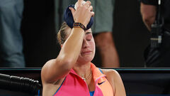 ФОТО. Соболенко заплакала після програного фіналу Australian Open 2026