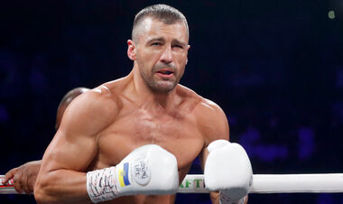 Гвоздик дебютує в Zuffa Boxing. Це конфліктує з його колишніми планами