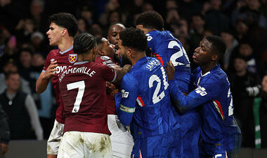 ВІДЕО. Дербі між Челсі та Вест Гемом закінчилося бійкою