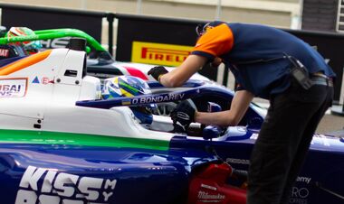 Формула-4. Бондарев у перегонах UAE4. Дивитися онлайн LIVE