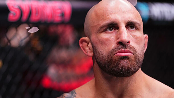 Волкановски защитил титул чемпиона UFC, одолев Диего Лопеса в реванше