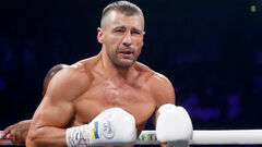 Гвоздик дебютирует в Zuffa Boxing. Это конфликтует с его прежними планами