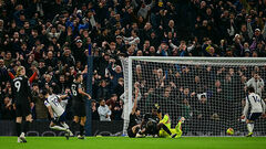 ВІДЕО. Спірний епізод. Соланке відіграв один м'яч для Тоттенхема проти Сіті