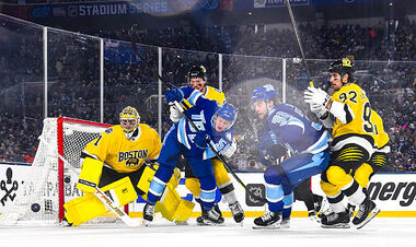 Нереальний матч НХЛ під відкритим небом: камбек з 1:5 і бійка воротарів