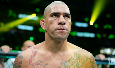 Алекс Перейра уничтожил россиянина Анкалаева и вернул титул чемпиона UFC