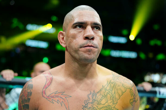 Алекс Перейра уничтожил россиянина Анкалаева и вернул титул чемпиона UFC