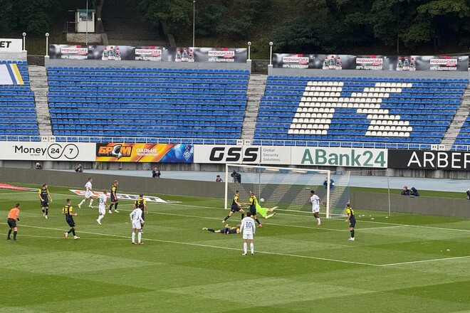 ВІДЕО. З-за меж карного майданчика: Волошин вивів Динамо вперед