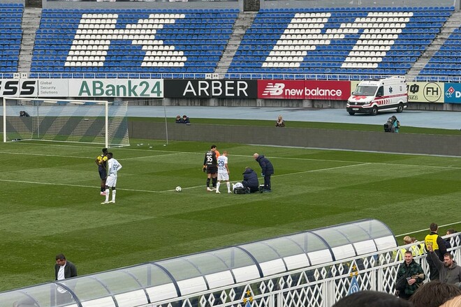 ФОТО. Закричал от боли: Питер Итодо наступил на руку Вовчаренко