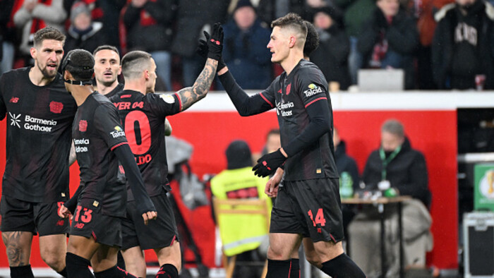 Байер разгромил Санкт-Паули и стал первым полуфиналистом Кубка Германии