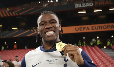 ВІДЕО. Автомобіль футболіста АПЛ розбили після матчу