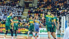 Команда Юрия Гладыра разгромила аутсайдера и возглавила ПлюсЛигу