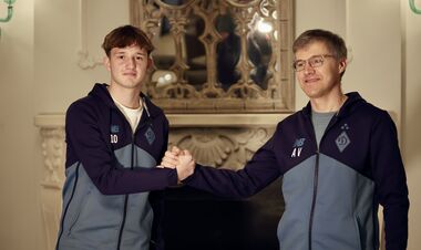 ФОТО. Как Богдан Редушко подписывал новый контракт с Динамо