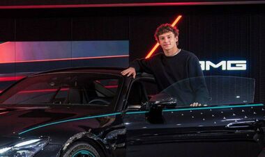 ФОТО. Топ-команда Ф1 подарила новичку редкий суперкар за $326 000