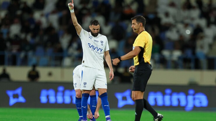 З хет-триком Бензема. Аль-Хіляль розгромив у виїзному матчі Аль-Ахдуд