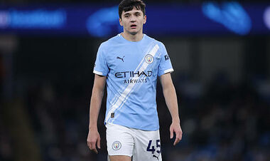 Абдукодір Хусанов отримав нагороду від Манчестер Сіті