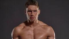 Соперником Усика станет легендарный чемпион, который удерживал титул 12 лет