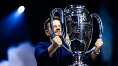 ВИДЕО. Легенда CS вынес трофей на сцену в Кракове. Почему все плакали?