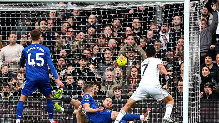 ВИДЕО. Миколенко забил в свои ворота в матче АПЛ