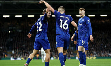 Миколенко забил в свои, но исправился. Виталий спас матч для Эвертона