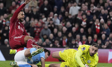 ВИДЕО. Доннарумма въехал коленом в голову одноклубнику, защитника заменили