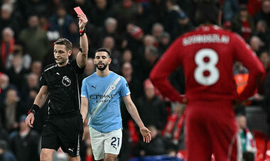 ВИДЕО. За что дали красную Собослаи? Судья отменил третий гол Сити