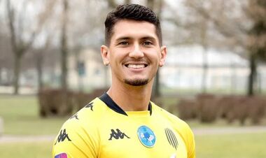 Рух ожидает прибытия на сбор двух новичков