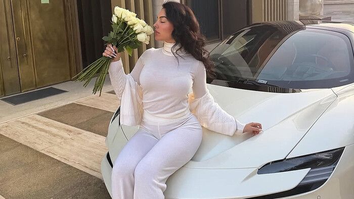 ФОТО. Роналду подарував Джорджині новий Ferrari за сотні тисяч доларів