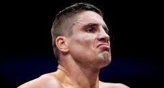 Легендарный чемпион отказался от UFC, чтобы провести бой с Усиком