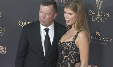 ФОТО. У легенды футбола новая девушка. Она младше его на 38 лет