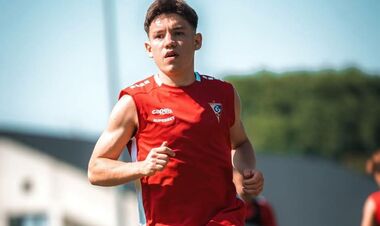 Невероятный выстрел. Хлань забил дебютный гол за Гурник в Польше