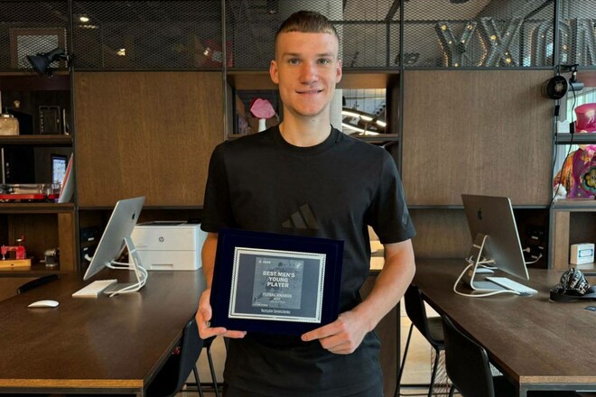 ВІДЕО. Семенченко отримав нагороду найкращому молодому гравцеві 2024 року