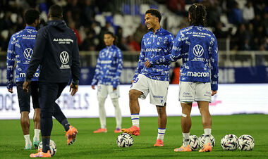 ФОТО. Зрение имеет значение: как французский клуб заставил людей задуматься