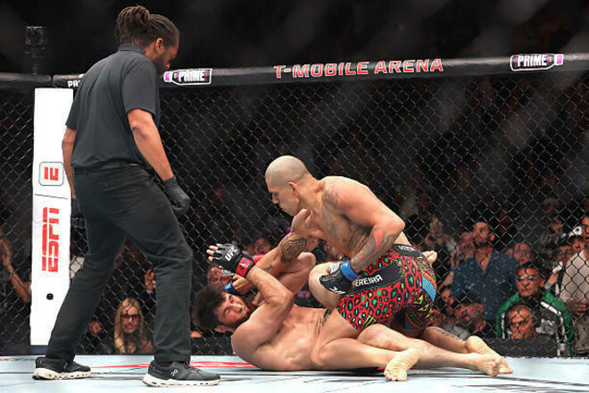 Перейра размазал Анкалаева по клетке. Тотальное доминирование