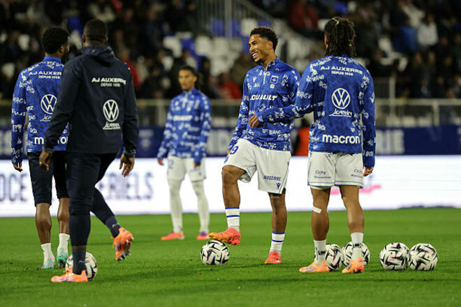 ФОТО. Зрение имеет значение: как французский клуб заставил людей задуматься